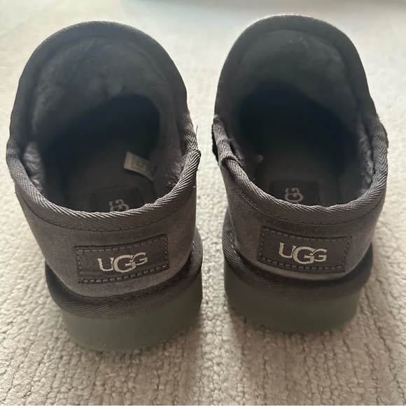UGG Classic Slippers - Picture 4 of 6